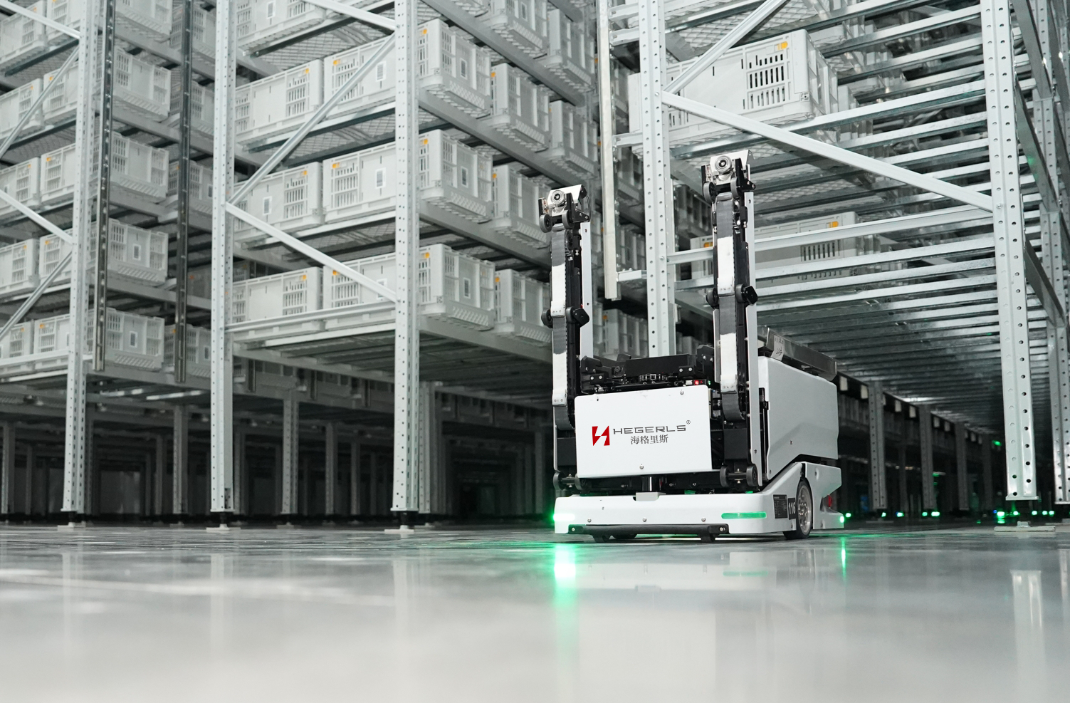 Robotic automated storage and retrieval system for smart warehouse