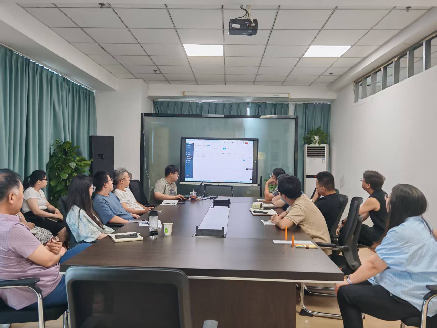 Intelligent warehouse software knowledge exchange meeting