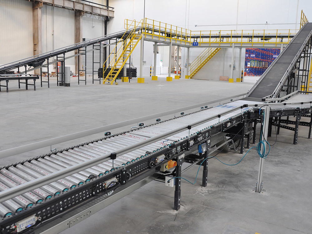Smart conveyor and sortation system for automated warehouse