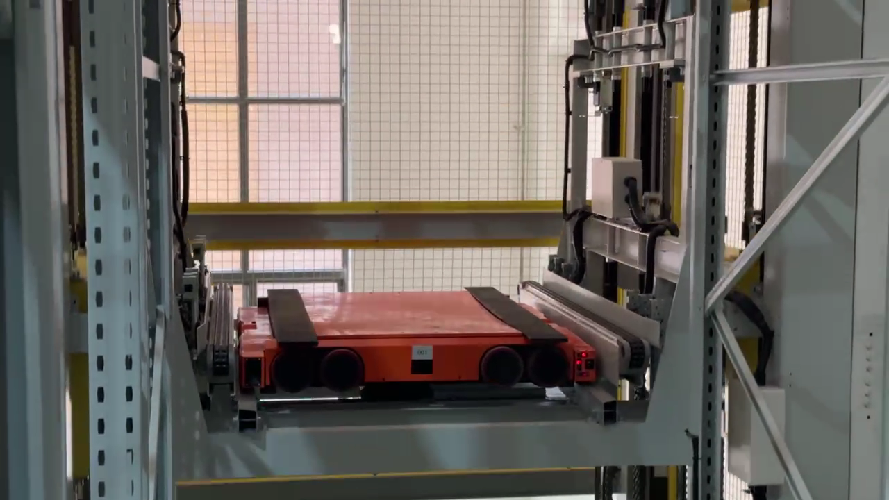 Vertical lift system connecting multiple storage levels in four-way shuttle warehouse.png