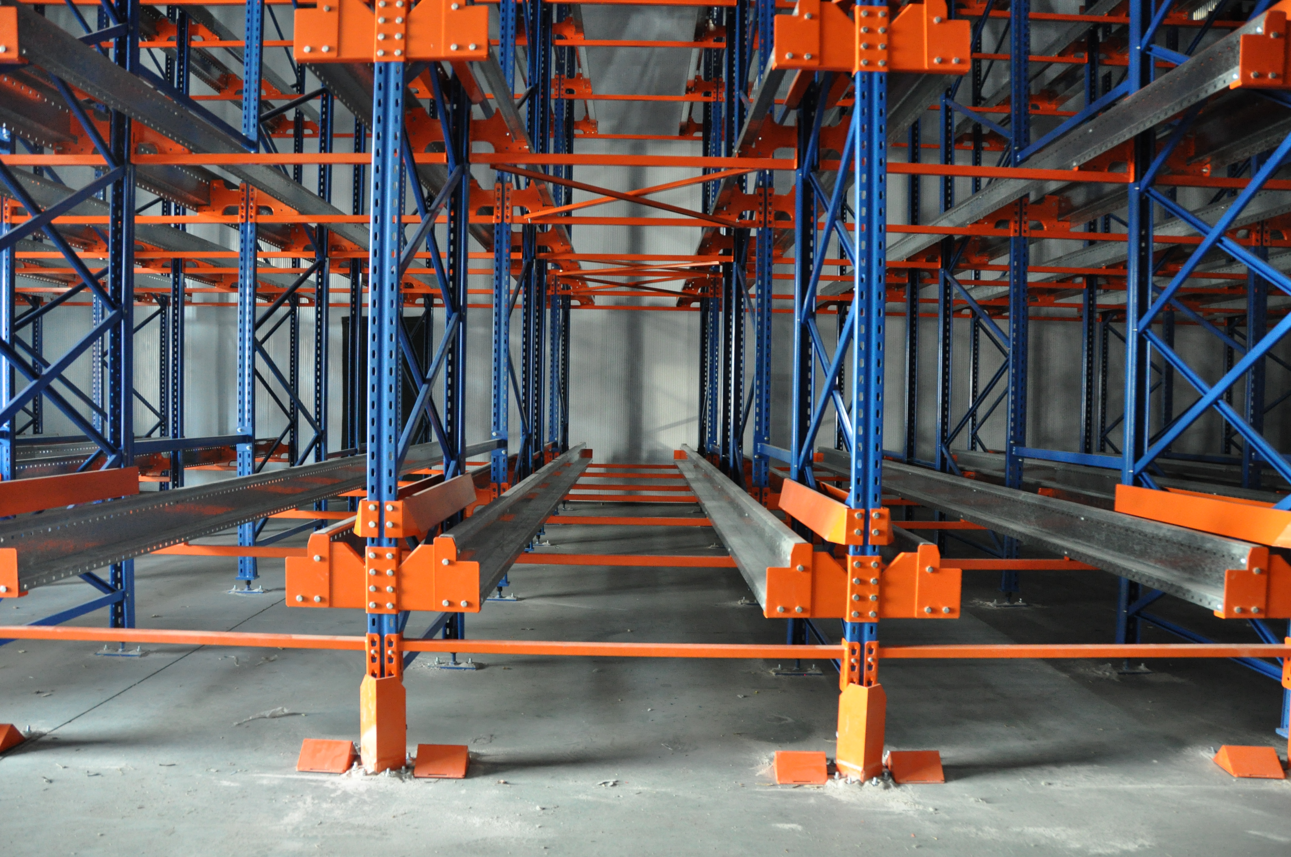 High-density pallet shuttle storage system for beverage warehouse.JPG