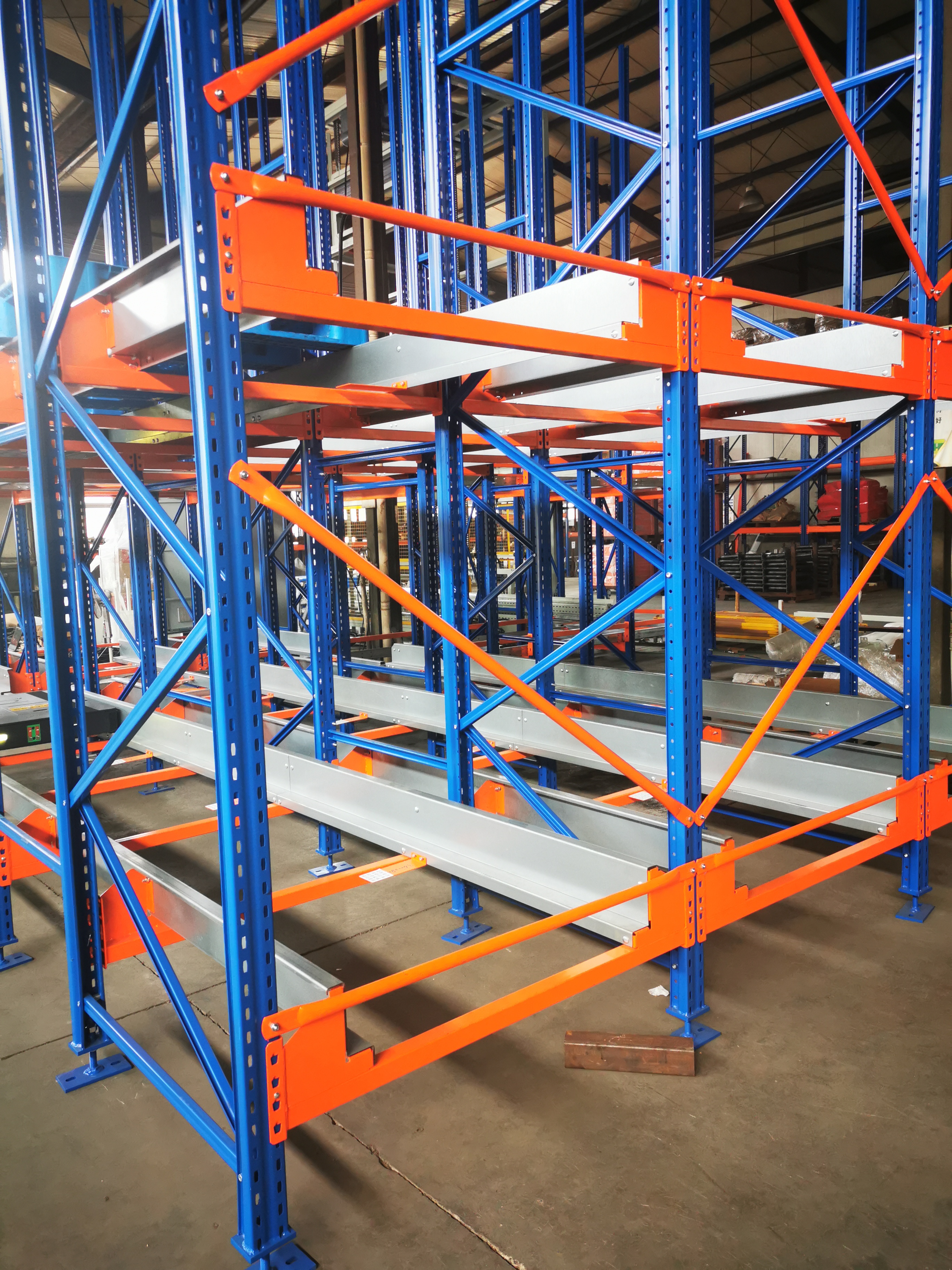 Zhuku pallet shuttle warehouse solution.jpg